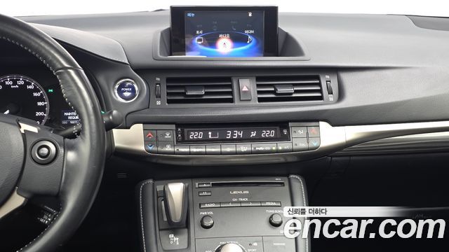 Lexus CT200h 1.8 Supreme ZWA10 2018 — фото 13