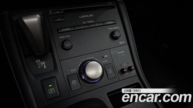 Lexus CT200h 1.8 Supreme ZWA10 2018 — фото 16