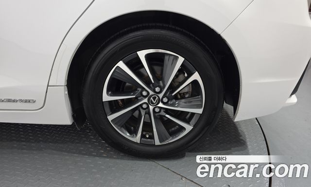 Lexus CT200h 1.8 Supreme ZWA10 2018 — фото 21