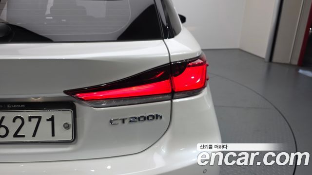 Lexus CT200h 1.8 Supreme ZWA10 2018 — фото 23