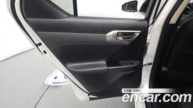 Lexus CT200h 1.8 Supreme ZWA10 2018 — фото 25