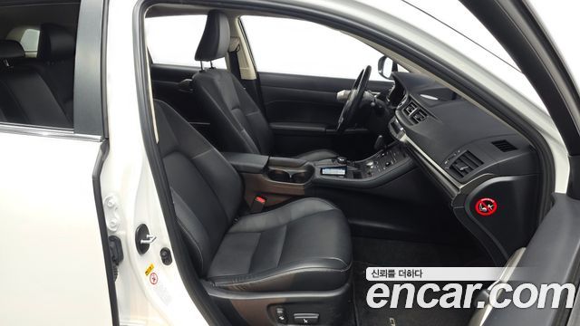 Lexus CT200h 1.8 Supreme ZWA10 2018 — фото 26