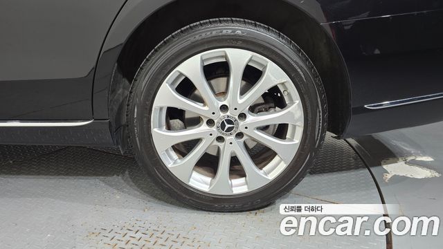 Mercedes-Benz E-Class (W213) E300 4MATIC Exclusive 2019 — фото 27