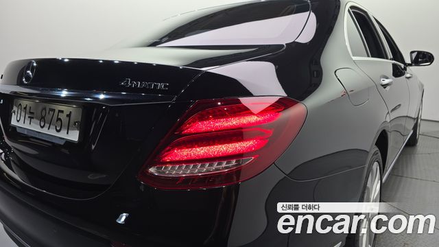 Mercedes-Benz E-Class (W213) E300 4MATIC Exclusive 2019 — фото 29