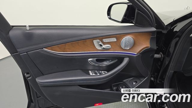 Mercedes-Benz E-Class (W213) E300 4MATIC Exclusive 2019 — фото 30