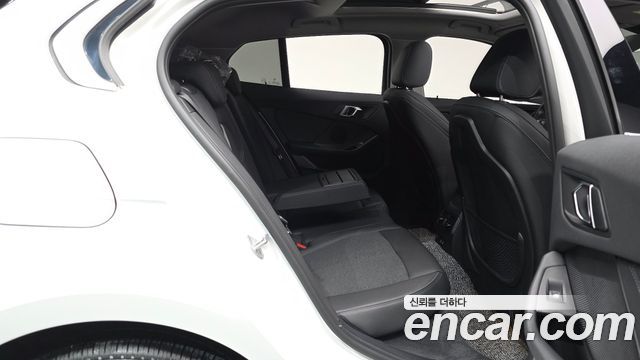 BMW 1 Series (F40) 120i Sports 2024 — фото 11
