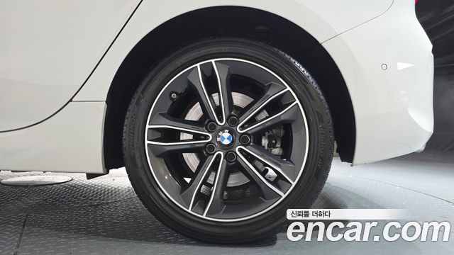 BMW 1 Series (F40) 120i Sports 2024 — фото 21