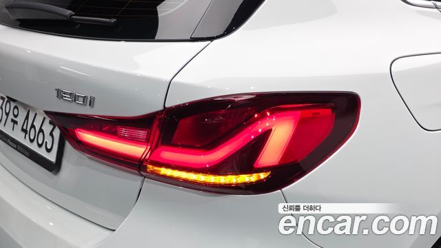 BMW 1 Series (F40) 120i Sports 2024 — фото 23