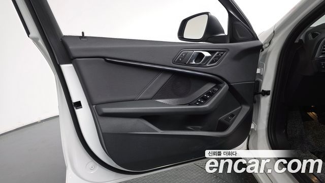 BMW 1 Series (F40) 120i Sports 2024 — фото 24