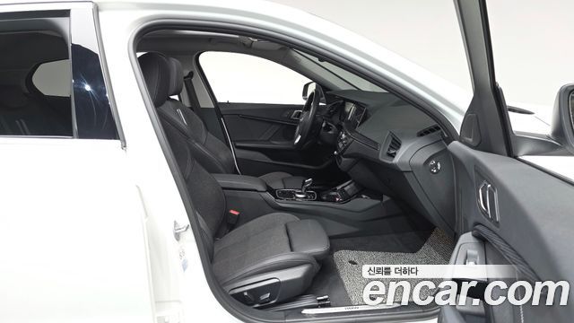 BMW 1 Series (F40) 120i Sports 2024 — фото 26