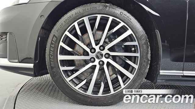 Audi A8 (D5) 55 TFSI Quattro LWB 2021 — фото 5