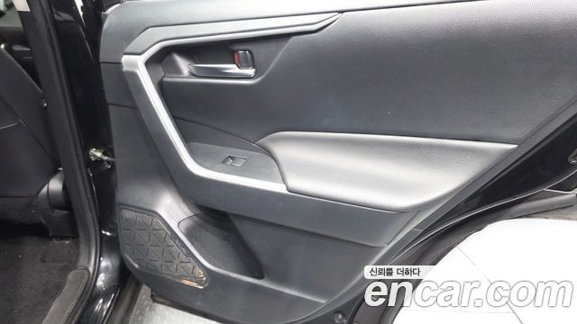 Toyota RAV4 (V) 2.5 2WD 2019 — фото 25