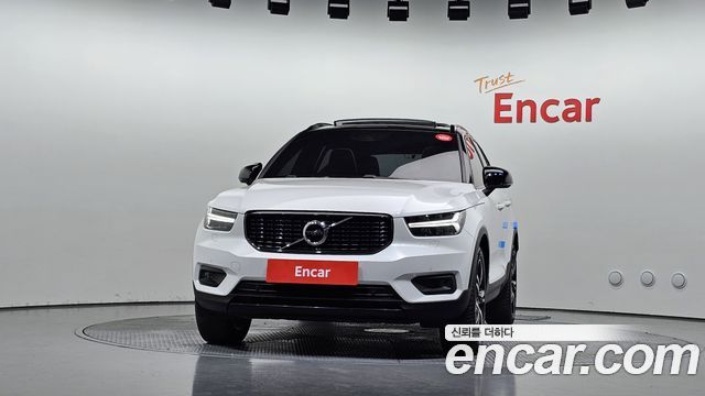 Volvo XC40 B4 R-Design 2021 — фото 3
