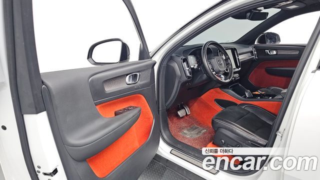 Volvo XC40 B4 R-Design 2021 — фото 10