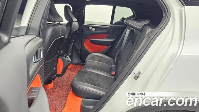 Volvo XC40 B4 R-Design 2021 — фото 11