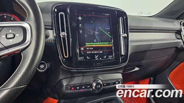 Volvo XC40 B4 R-Design 2021 — фото 12
