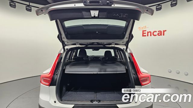 Volvo XC40 B4 R-Design 2021 — фото 17