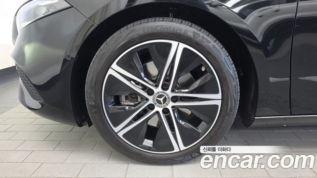 Mercedes-Benz A-Class (W177) A220 Sedan 2025 — фото 5