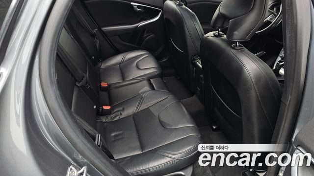 Volvo V40 D3 2nd 2018 — фото 12