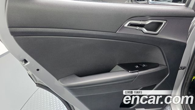 Kia Sportage (V) Diesel 2.0 2WD Nobleless 2023 — фото 25
