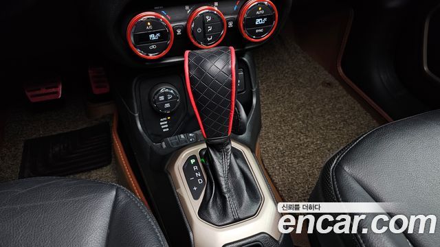 Jeep Renegade 2.0 Diesel Longitude AWD 2015 — фото 9