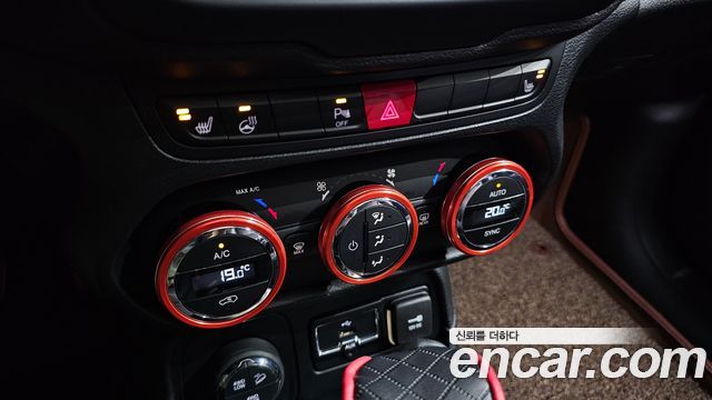 Jeep Renegade 2.0 Diesel Longitude AWD 2015 — фото 18
