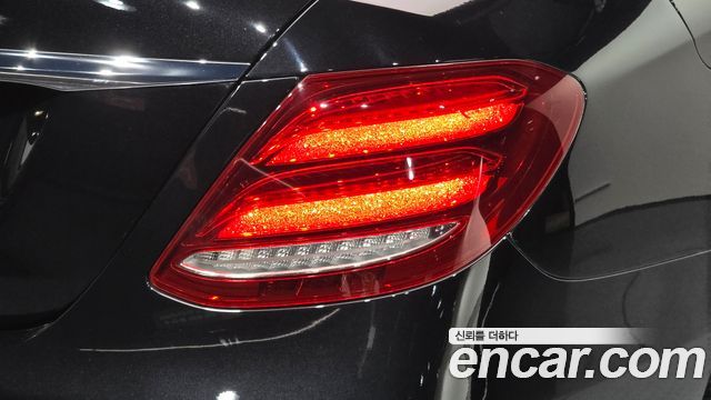 Mercedes-Benz E-Class (W213) E220d Exclusive 2018 — фото 23