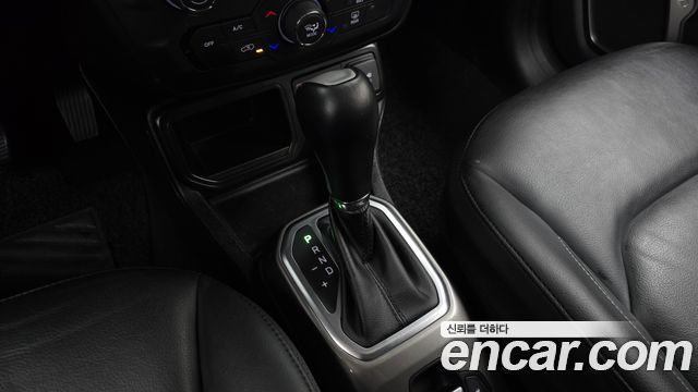 Jeep Renegade 2.4 Limited 2020 — фото 9