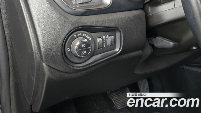 Jeep Renegade 2.4 Limited 2020 — фото 24
