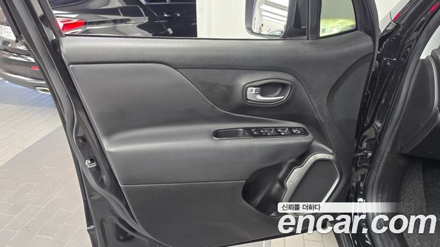 Jeep Renegade 2.4 Limited 2020 — фото 30