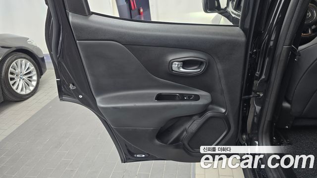Jeep Renegade 2.4 Limited 2020 — фото 31