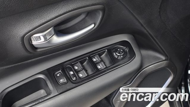 Jeep Renegade 2.4 Limited 2020 — фото 34