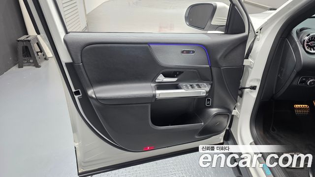 Mercedes-Benz EQB (X243) EQB300 4MATIC 2022 — фото 24