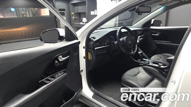 Kia Niro 1.6 HEV Prestige 2020 — фото 10