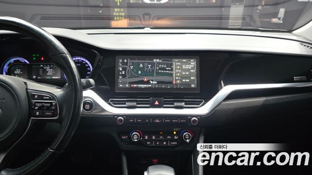 Kia Niro 1.6 HEV Prestige 2020 — фото 14