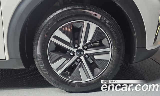 Kia Niro 1.6 HEV Prestige 2020 — фото 21
