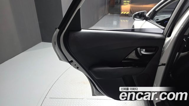 Kia Niro 1.6 HEV Prestige 2020 — фото 25