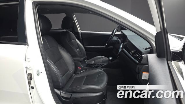 Kia Niro 1.6 HEV Prestige 2020 — фото 26