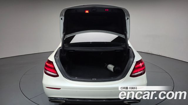 Mercedes-Benz E-Class (W213) E400 4MATIC Exclusive 2017 — фото 37