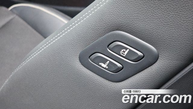 Genesis GV70 2.5T Gasoline 2WD 2023 — фото 32
