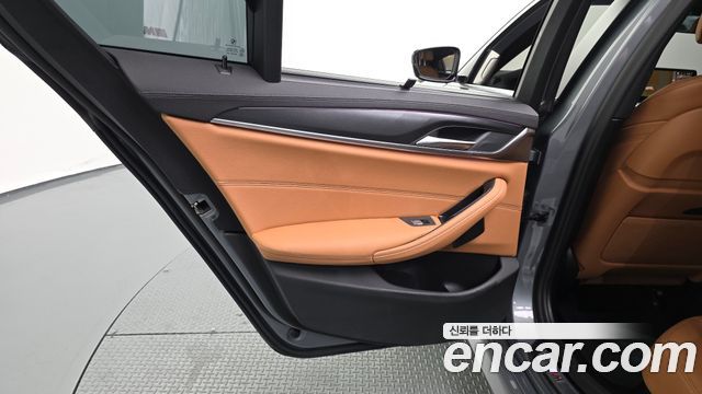 BMW 5 Series (G30) 520i M Sport 2023 — фото 31