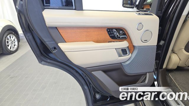 Land Rover Range Rover (IV) 4.4 SDV8 AB DIESEL 2018 — фото 25