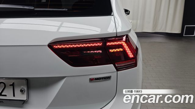 Volkswagen Tiguan (II) 2.0 TDI 4Motion Prestige 2018 — фото 23
