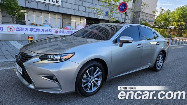 Lexus ES300h Supreme XV60