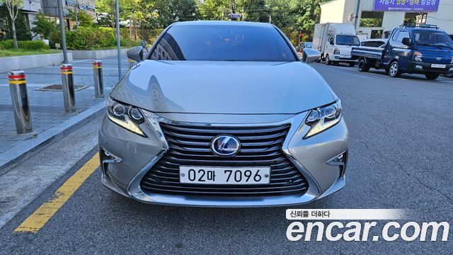 Lexus ES300h Supreme XV60 2018 — фото 2