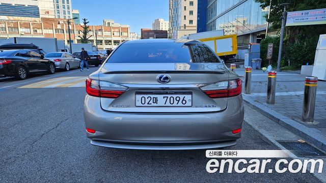Lexus ES300h Supreme XV60 2018 — фото 3