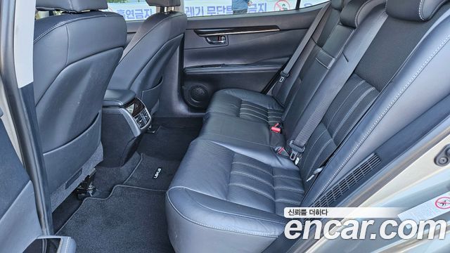 Lexus ES300h Supreme XV60 2018 — фото 8
