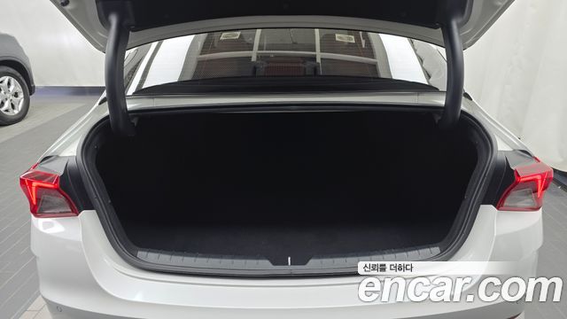 Kia K5 (III) 2.0 Signature 2023 — фото 17