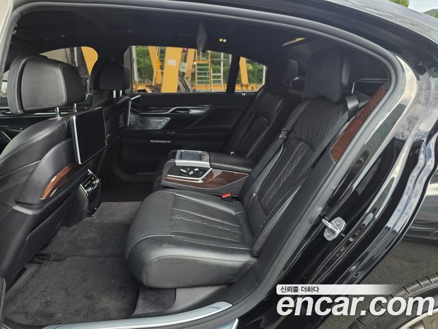 BMW 7 Series (G11) 750Li xDrive Luxury 2016 — фото 9