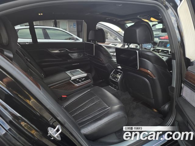 BMW 7 Series (G11) 750Li xDrive Luxury 2016 — фото 10